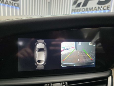 Alfa Romeo Giulia 2.9 V6 Bi-Turbo Quadrifoglio Saloon 4dr Petrol Auto Euro 6 (s/s) (510 ps) 9