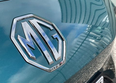 MG MG4 PREMIUM LONG RANGE 4