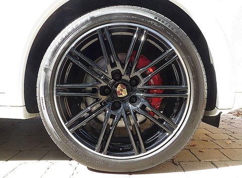 Porsche Cayenne GTS 9