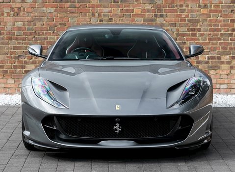 Ferrari 812 Superfast 4