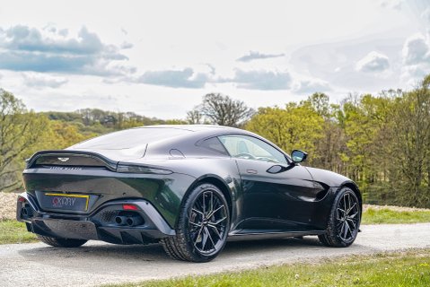 Aston Martin Vantage V8 4