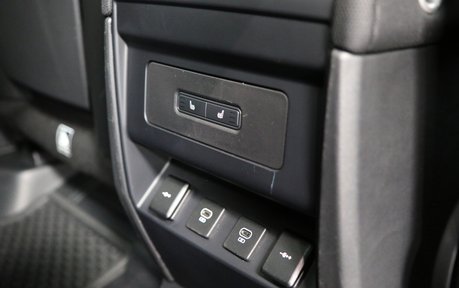 Land Rover Defender 110 D250 x-Dynamic HSE - 1 Owner 22