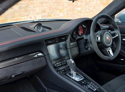 Porsche 911 (991.2) Carrera 4 GTS 15