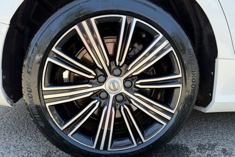 Volvo V60 RECHARGE T6 INSCRIPTION AWD - FULL MAIN DEALER SERVICE - HUGE SPEC 68
