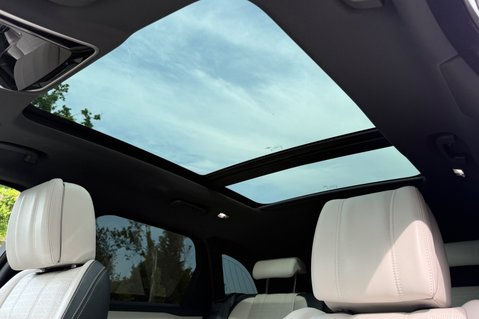 Land Rover Range Rover Velar R-DYNAMIC HSE - ALL BLACK - SLIDING PAN ROOF -2 OWNERS - SERVICE HISTORY 3