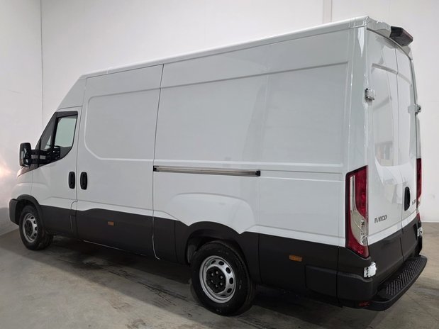 Iveco Daily 2.3 35S14 H2 Roof Business Van 3520L WB 5
