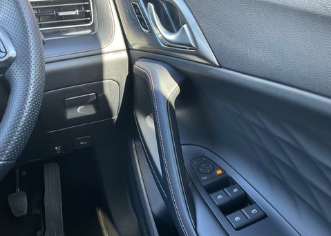 MG HS 1.5 T-GDI TROPHY 17