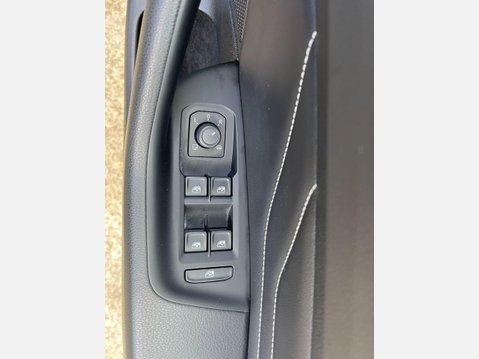 Volkswagen Passat 2.0 TDI EVO SEL DSG Euro 6 (s/s) 5dr 32