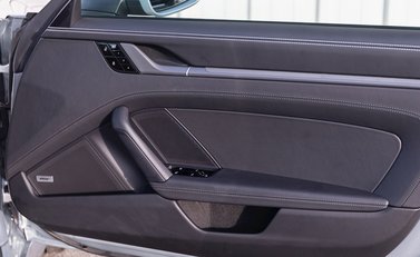 Porsche 911 Carrera 4S (992) 23