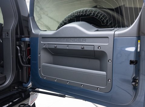 Land Rover Defender 90 D300 X-DYNAMIC HSE 47
