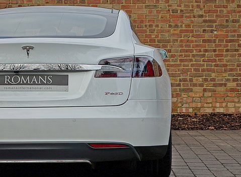 Tesla Model S P85D 11