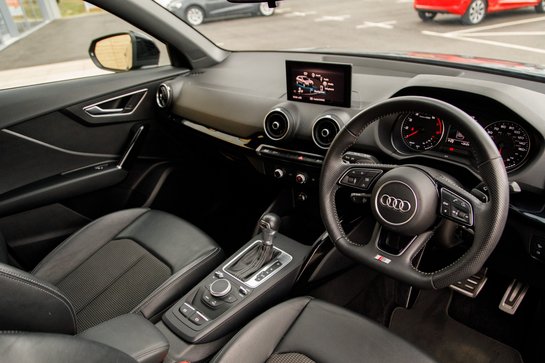 Audi Q2 TFSI S LINE BLACK EDITION