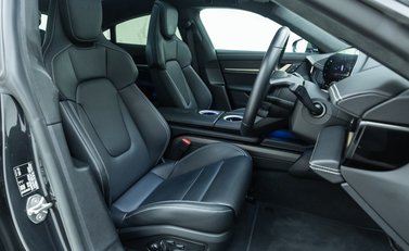 Porsche Taycan TURBO S 14