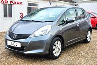 Honda Jazz I-VTEC ES..12 SERVICES LAST ONE @75K .. BEST COLOUR !!.. 1 PREVIOUS KEEPER  2