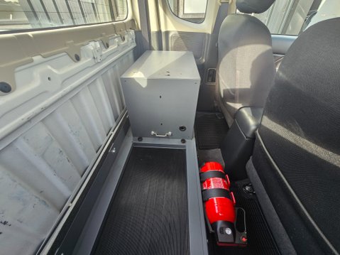 Mitsubishi L200 DI-D 4LIFE CLUB CAB 10