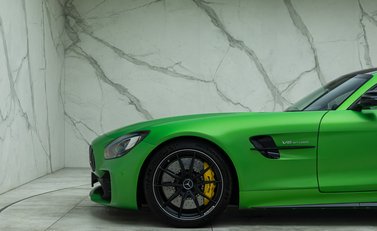Mercedes-Benz AMG GT R 33