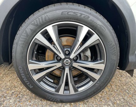 Nissan Qashqai 1.3 Qashqai N-Connecta DiG-T 5dr 14
