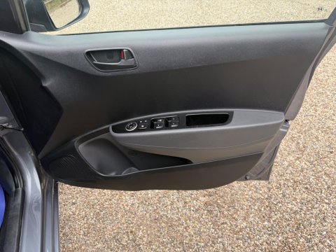 Hyundai i10 1.2 SE Auto Euro 6 5dr 27