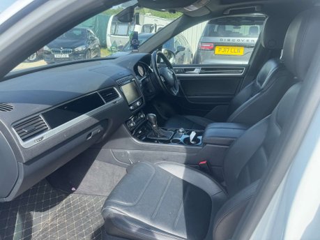 Volkswagen Touareg 3.0 Touareg V6 R-Line+ TDI BlueMotion Technology Auto 4WD 5dr 16