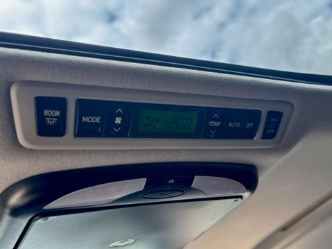 Toyota Vellfire Sunroof 20