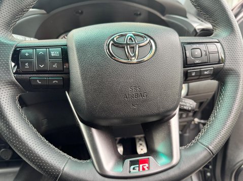 Toyota Hilux GR SPORT 4WD D-4D DCB 27