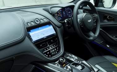 Aston Martin DBX 707 16