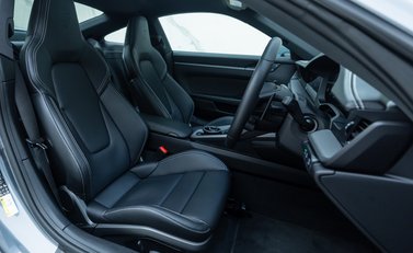 Porsche 911 Carrera (992.2) 15