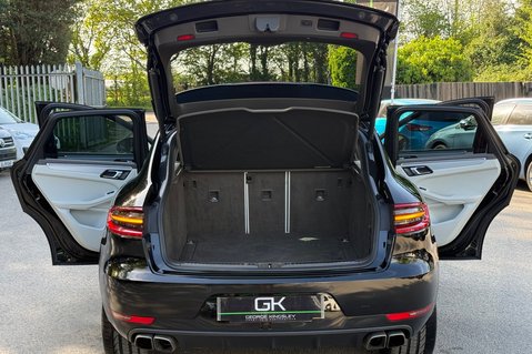 Porsche Macan TURBO PDK - TWO OWNERS -LANE ASSIST -20 INCH ALLOYS -APPLE CAR PLAY 22