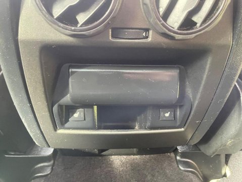 Land Rover Discovery 3.0 SD V6 Landmark Auto 4WD Euro 6 (s/s) 5dr 24