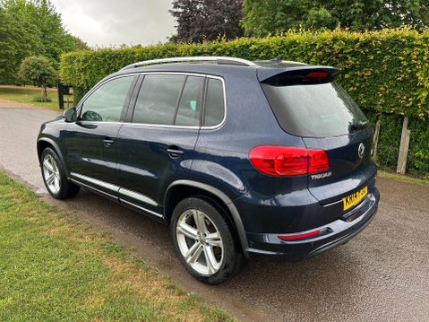 Volkswagen Tiguan 2.0 TDI BlueMotion Tech R-Line 4WD Euro 5 (s/s) 5dr (Nav) 3