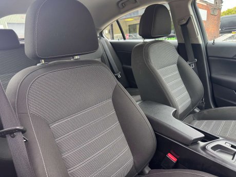 Vauxhall Insignia 1.8 Insignia SRi 5dr 21