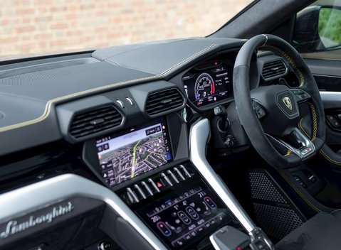 Lamborghini Urus 17