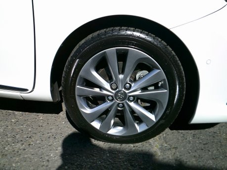 Toyota Auris VVT-I EXCEL TSS ONLY 32,000 MILES FROM NEW 11