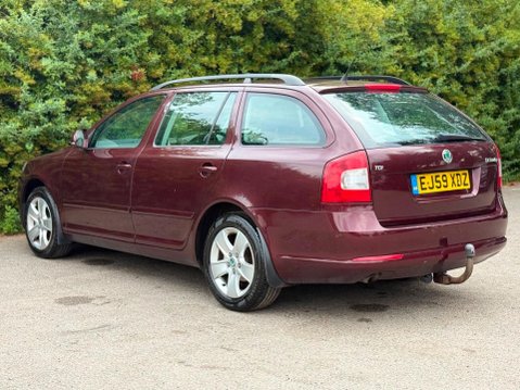 Skoda Octavia 1.6 TDI Elegance Euro 5 5dr 8