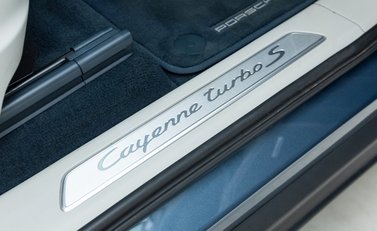 Porsche Cayenne TURBO S E-HYBRID 19
