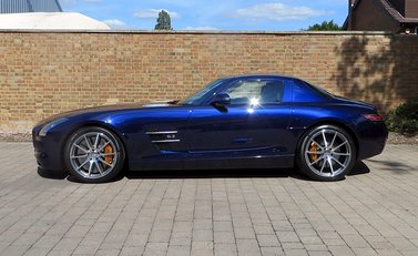 Mercedes-Benz SLS AMG 5