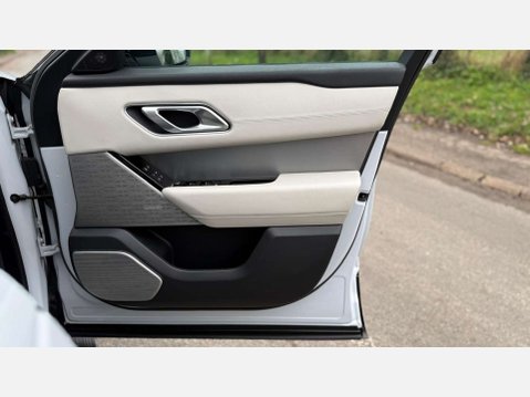 Land Rover Range Rover Velar 3.0 Range Rover Velar R-Dynamic HSE P380 Auto 4WD 5dr 64