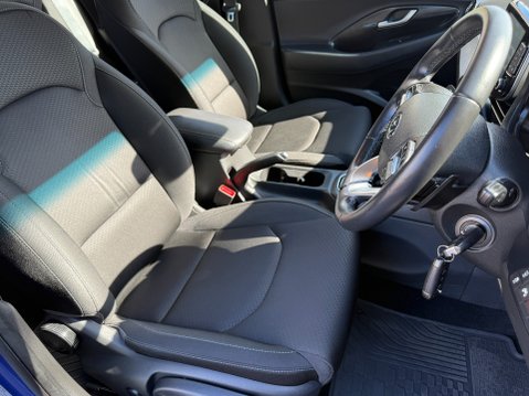 Hyundai i30 T-GDI FASTBACK SE NAV 10