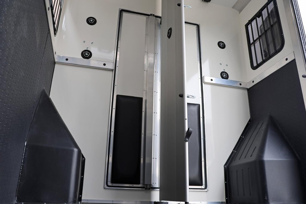 Renault Master BRAND NEW 3.5 TON STALLION BUILD EXTREME HEAVY DUTY HORSEBOX FROM SEEKER  18