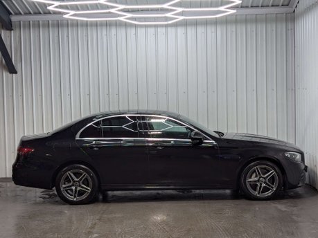 Mercedes-Benz E Class 2.0 E 300 AMG Line de Auto 4dr 29