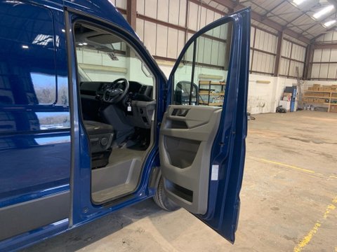 Volkswagen Crafter CR35 TDI M H/R P/V STARTLINE 10