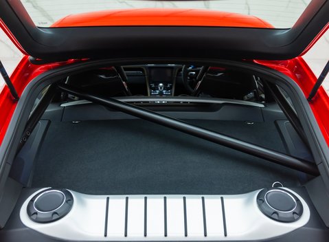 Porsche Cayman GT4 (718) 37