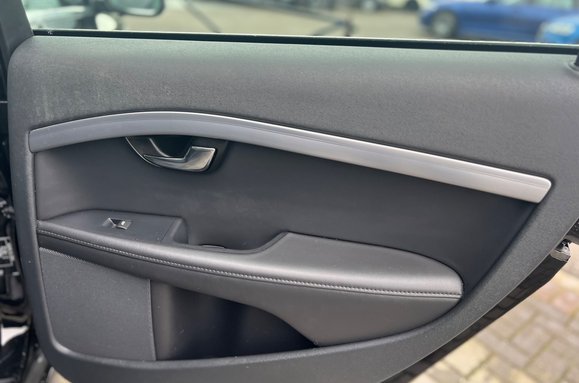 Volvo V70 2.0 D4 SE LUX AUTOMATIC ESTATE 24