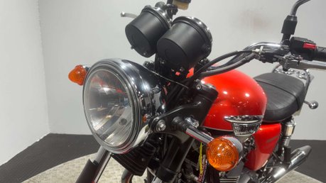 Triumph Bonneville SE 2013 7K NEW MOT INCREDIBLE CONDITION CUSTOM NAKED BIKE 865CC 17