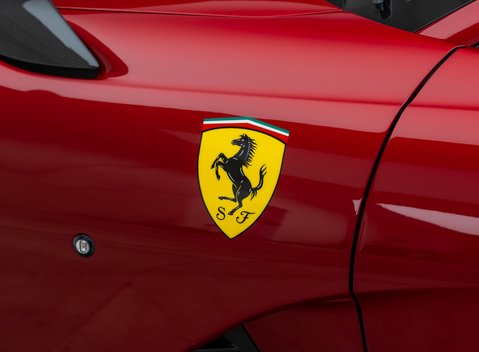 Ferrari 812 Competizione 37