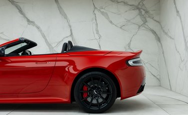 Aston Martin V12 Vantage S Roadster 46
