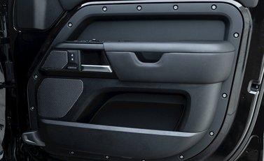 Land Rover Defender 110 V8 21