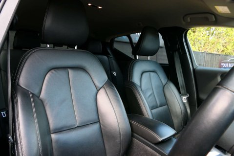 Volvo XC40 2.0 XC40 Inscription Pro B4 MHEV Auto 5dr 4