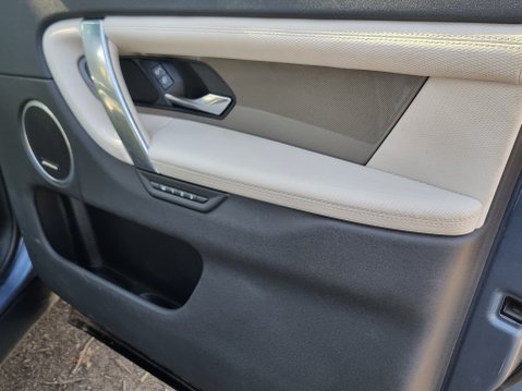 Land Rover Discovery Sport R-DYNAMIC SE MHEV 19