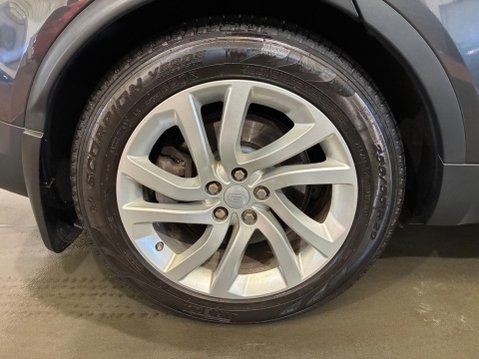 Land Rover Discovery 3.0 TD V6 HSE Auto 4WD Euro 6 (s/s) 5dr 38